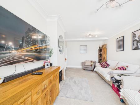 4 bedroom End of terrace house for sale in Armour Road, Tilehurst, Reading, RG31