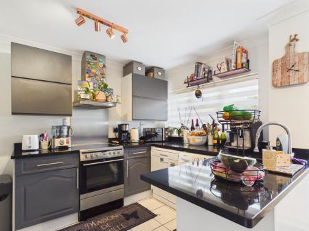 4 bedroom Terraced House for sale in Norcot Road, Tilehurst, Reading, RG30