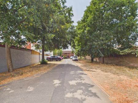 4 bedroom Terraced House for sale in Norcot Road, Tilehurst, Reading, RG30
