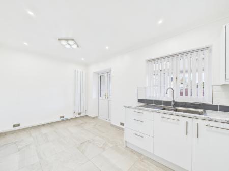 3 bedroom Terraced House to let in School Road, Tilehurst, RG31
