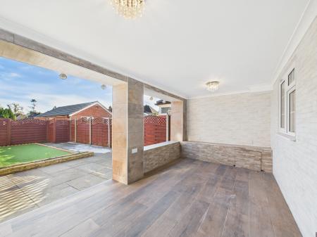 3 bedroom Terraced House to let in School Road, Tilehurst, RG31