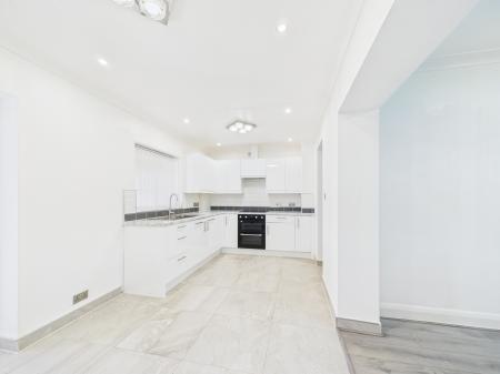 3 bedroom Terraced House to let in School Road, Tilehurst, RG31