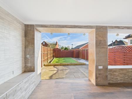 3 bedroom Terraced House to let in School Road, Tilehurst, RG31