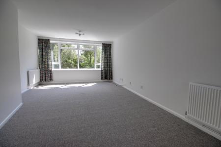 2 bedroom Flat to let in Tetbury Court, Reading, RG1