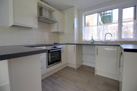 2 bedroom Flat to let in Tetbury Court, Reading, RG1