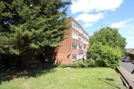 2 bedroom Flat to let in Tetbury Court, Reading, RG1
