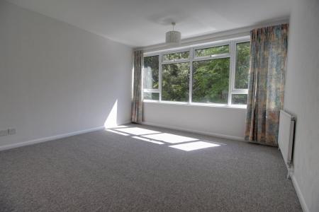 2 bedroom Flat to let in Tetbury Court, Reading, RG1