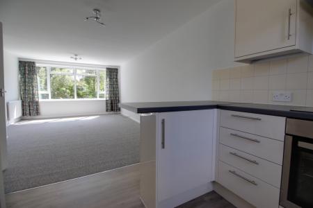 2 bedroom Flat to let in Tetbury Court, Reading, RG1