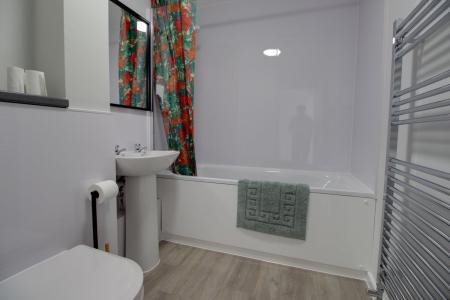 2 bedroom Flat to let in Tetbury Court, Reading, RG1