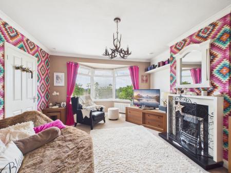 3 bedroom Semi-detached house for sale in Royal Avenue, Calcot, Reading, RG31