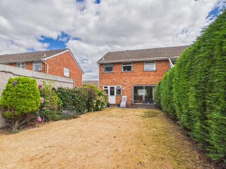 4 bedroom Semi-detached house for sale in Underwood Road, Southcote, Reading, RG30