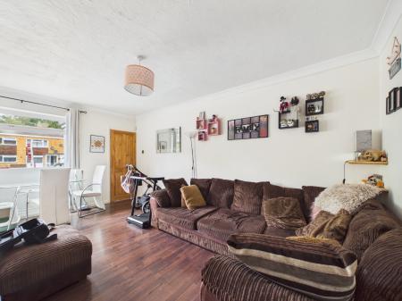 2 bedroom Maisonette for sale in Lower Elmstone Drive, Tilehurst, Reading, RG31