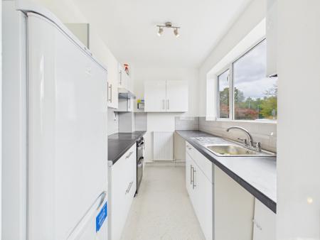 2 bedroom Maisonette for sale in Lower Elmstone Drive, Tilehurst, Reading, RG31