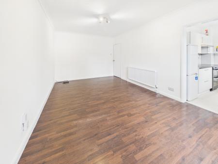 2 bedroom Maisonette for sale in Lower Elmstone Drive, Tilehurst, Reading, RG31