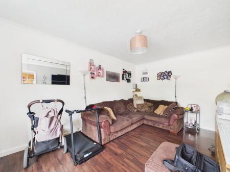 2 bedroom Maisonette for sale in Lower Elmstone Drive, Tilehurst, Reading, RG31