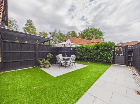 3 bedroom Barn Conversion for sale in Old Barn Old Grange Close, Calcot, Reading, RG31