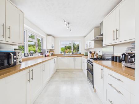2 bedroom Semi-detached house for sale in Fairford Road, Tilehurst, Reading, RG31