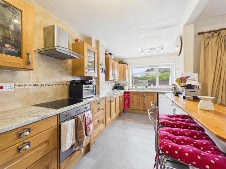 3 bedroom Semi-detached house for sale in Ashwood Close, Tilehurst, Reading, RG31