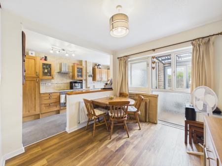 3 bedroom Semi-detached house for sale in Ashwood Close, Tilehurst, Reading, RG31