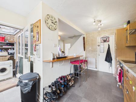 3 bedroom Semi-detached house for sale in Ashwood Close, Tilehurst, Reading, RG31