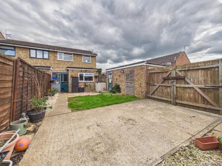 3 bedroom Semi-detached house for sale in Ashwood Close, Tilehurst, Reading, RG31
