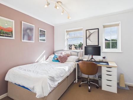 2 bedroom Terraced House for sale in Pemberton Gardens, Calcot, Reading, RG31