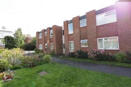 2 bedroom Flat to let in Canford Court, Reading, RG30