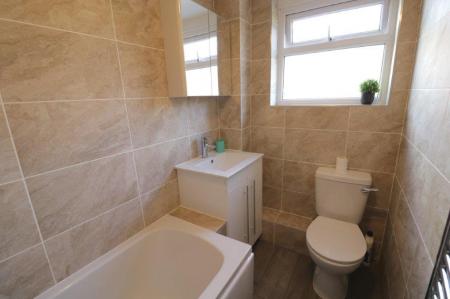 2 bedroom Flat to let in Canford Court, Reading, RG30