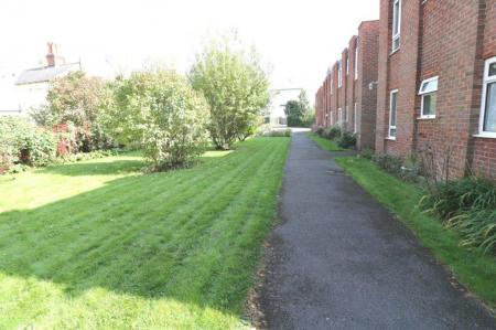 2 bedroom Flat to let in Canford Court, Reading, RG30