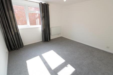 2 bedroom Flat to let in Canford Court, Reading, RG30