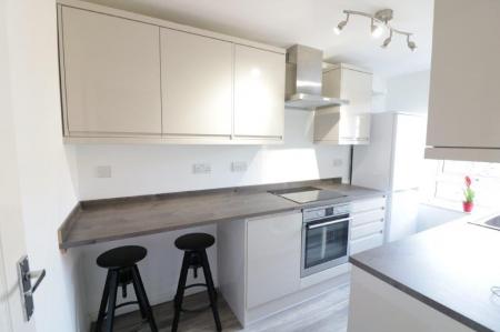 2 bedroom Flat to let in Canford Court, Reading, RG30