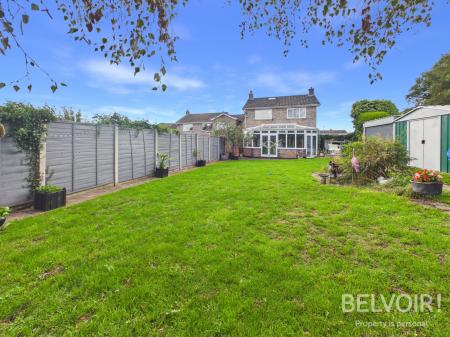 3 bedroom Flat for sale in Dell Close, Stafford, ST16