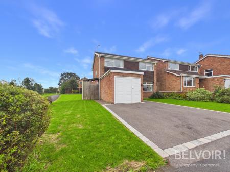 4 bedroom Detached house for sale in Aldbury Close, Parkside, Stafford, ST16