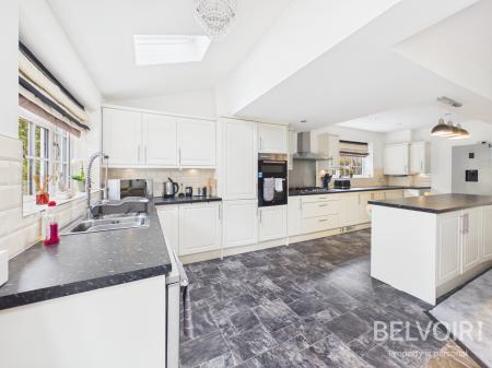5 bedroom Semi-detached house for sale in Barnfield, Penkhull, Stoke On Trent, ST4