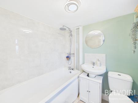 4 bedroom Semi-detached house for sale in Doxeyfields, Stafford, ST16