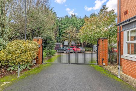 2 bedroom Apartment for sale in 159 Birmingham Road, Wylde Green, Sutton Coldfield, B72