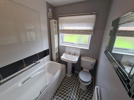 3 bedroom Semi-detached house to let in Clarence Road, Four Oaks, Sutton Coldfield, B74