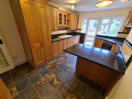 3 bedroom Semi-detached house to let in Clarence Road, Four Oaks, Sutton Coldfield, B74