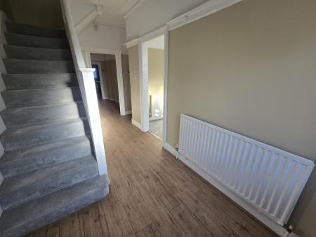 4 bedroom Semi-detached house to let in Royal Road, Sutton Coldfield, B72