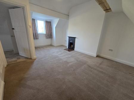 4 bedroom Semi-detached house to let in Royal Road, Sutton Coldfield, B72