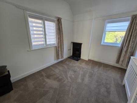 4 bedroom Semi-detached house to let in Royal Road, Sutton Coldfield, B72