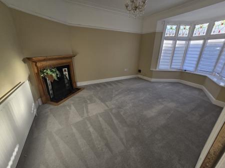 4 bedroom Semi-detached house to let in Royal Road, Sutton Coldfield, B72