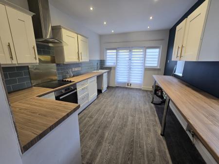 4 bedroom Semi-detached house to let in Royal Road, Sutton Coldfield, B72