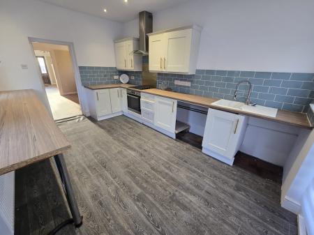 4 bedroom Semi-detached house to let in Royal Road, Sutton Coldfield, B72