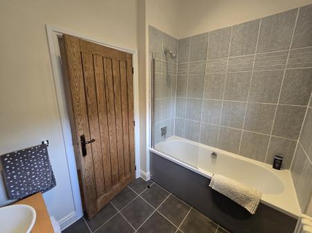 2 bedroom Flat to let in The Old Stone Yard, Lichfield, WS13