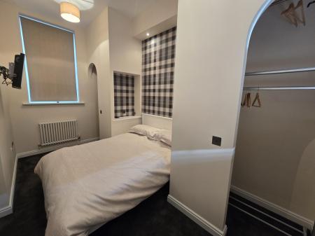 2 bedroom Flat to let in The Old Stone Yard, Lichfield, WS13