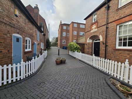 2 bedroom Flat to let in The Old Stone Yard, Lichfield, WS13