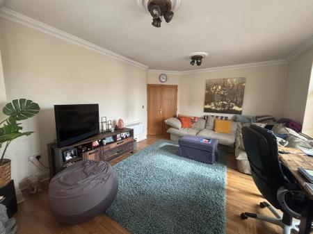 2 bedroom Flat to let in Caversham Place, Sutton Coldfield, Sutton Coldfield, B73