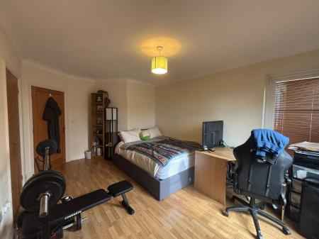 2 bedroom Flat to let in Caversham Place, Sutton Coldfield, Sutton Coldfield, B73