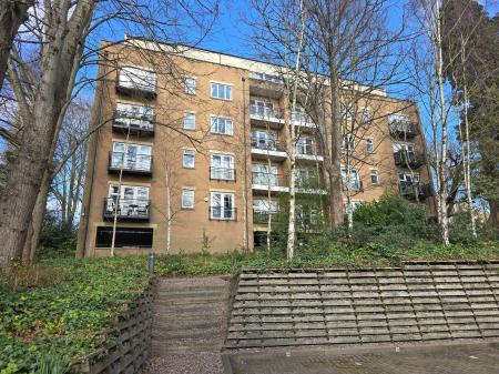 2 bedroom Flat to let in Caversham Place, Sutton Coldfield, Sutton Coldfield, B73